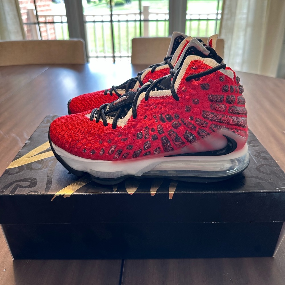 NEW Nike Lebron 17 Uptempo size 3.5